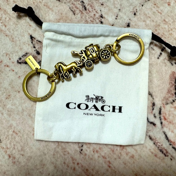 Coach valet. - Picture 1 of 3